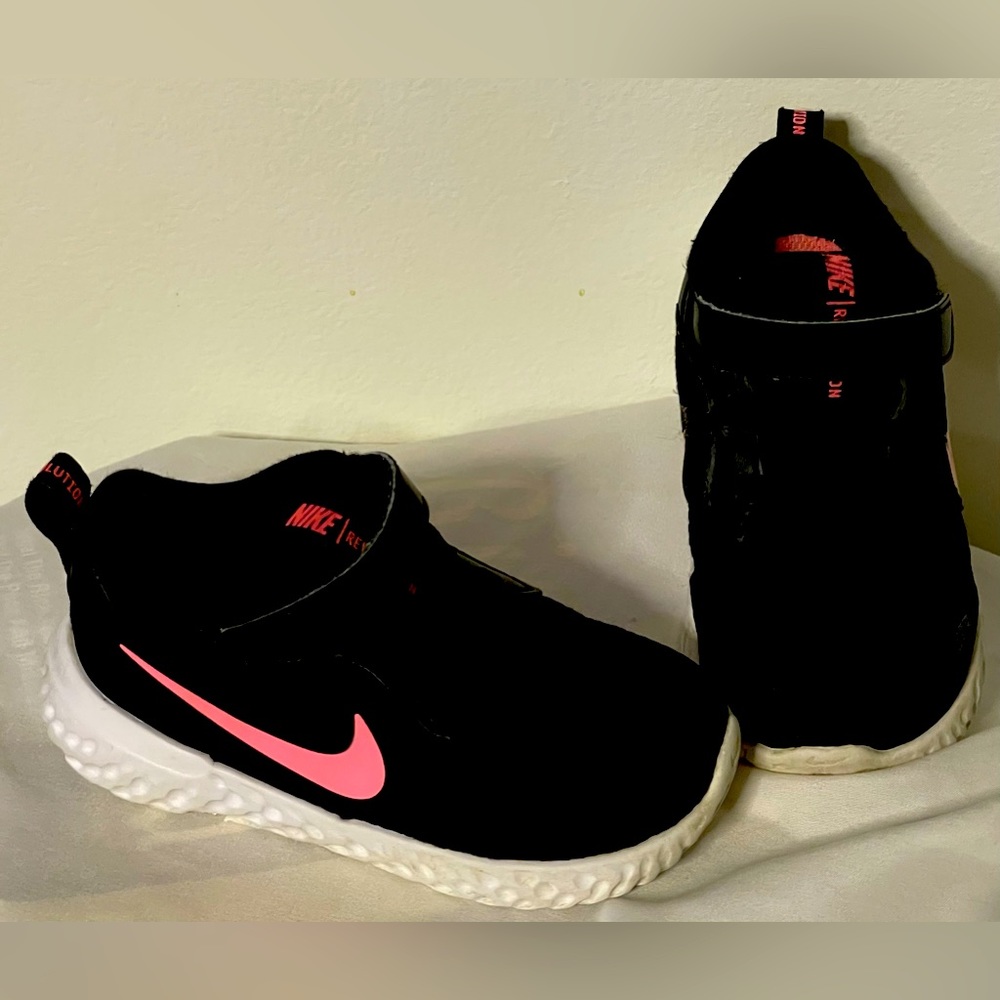 Nike Girls Toddler Size 8 Gently Worn